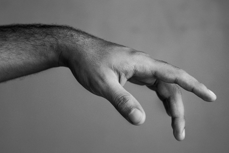 Parmak Çıtlatmak Zararlı Mı